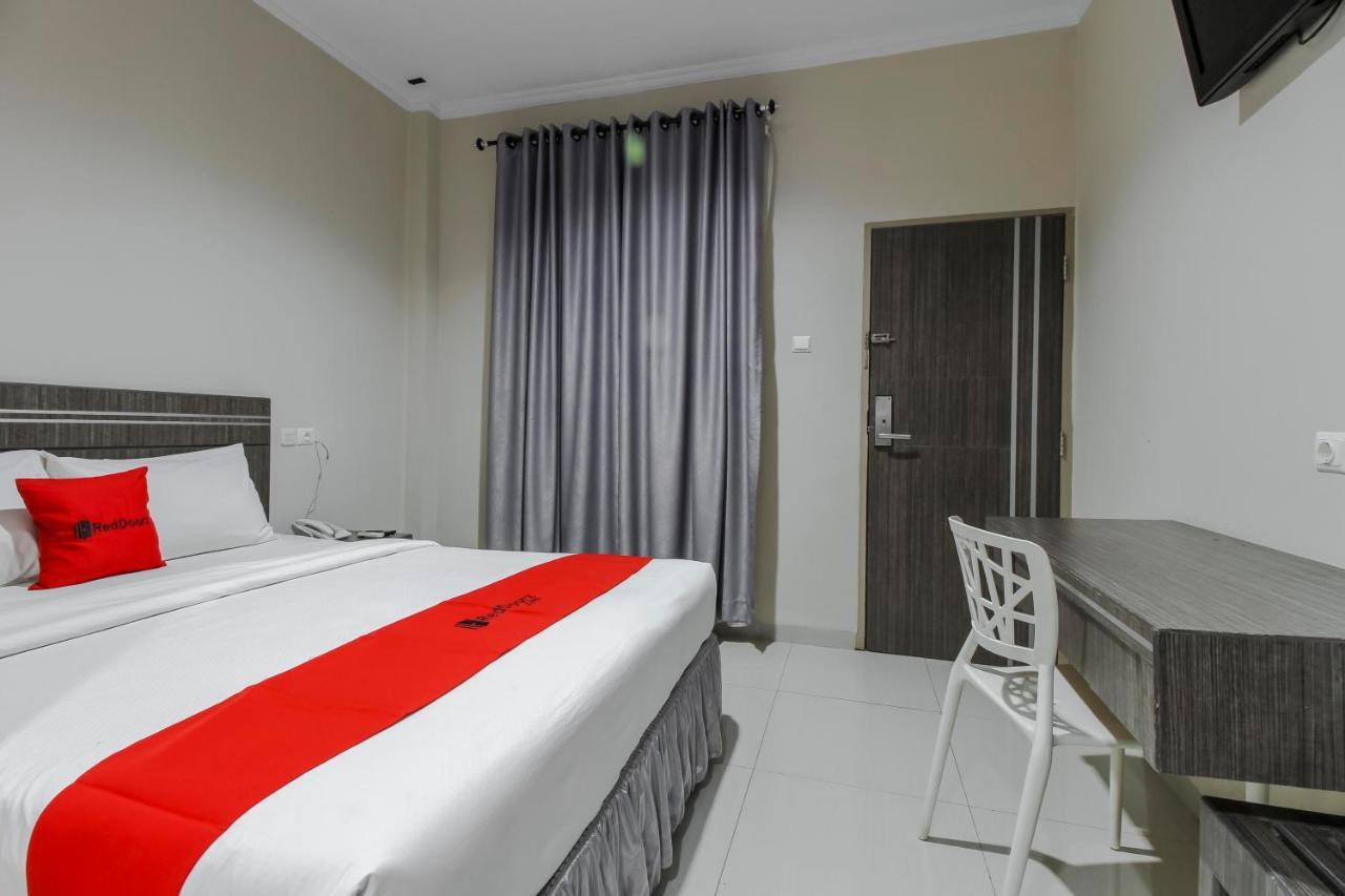 Reddoorz Plus Syariah @ Jalan Sriwijaya Μεντάν Εξωτερικό φωτογραφία