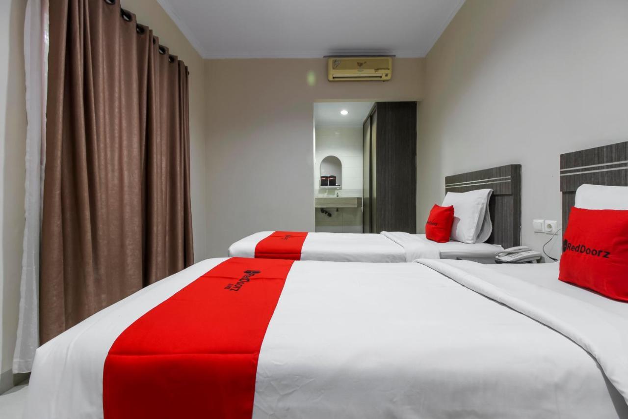 Reddoorz Plus Syariah @ Jalan Sriwijaya Μεντάν Εξωτερικό φωτογραφία
