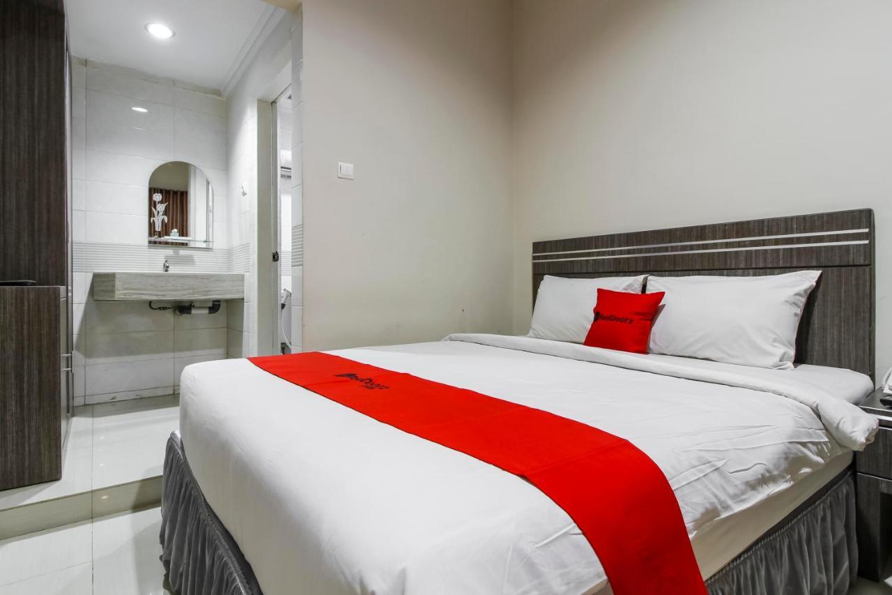 Reddoorz Plus Syariah @ Jalan Sriwijaya Μεντάν Εξωτερικό φωτογραφία